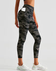 Abstract wave black gray leggings