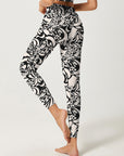 Black and white line design leggings