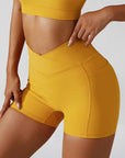 Basic crossover hip lift side pocket track yoga shorts