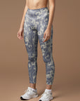 Blue and white retro flower pattern leggings