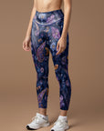 Exotic flower paisley dark leggings